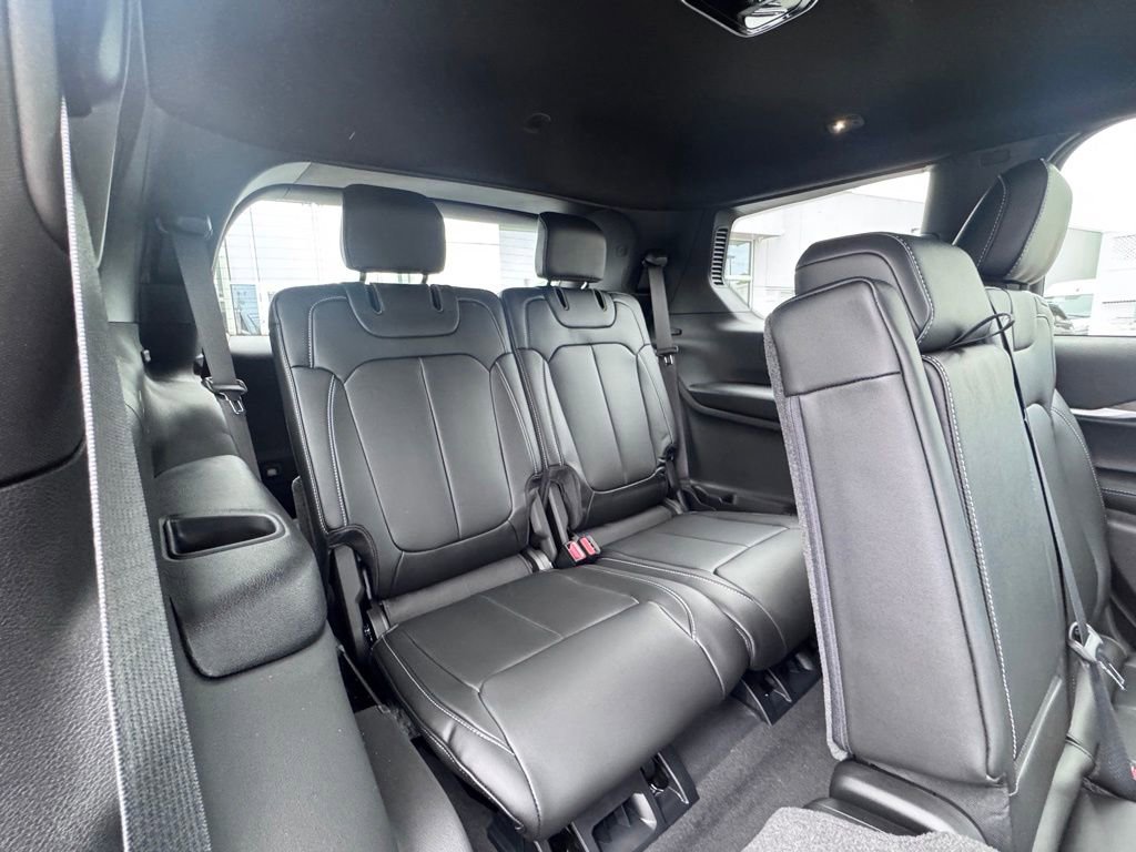 New 2026 Jeep Grand Cherokee L Limited w/ Limited Altitude Package AWD/4WD image 23