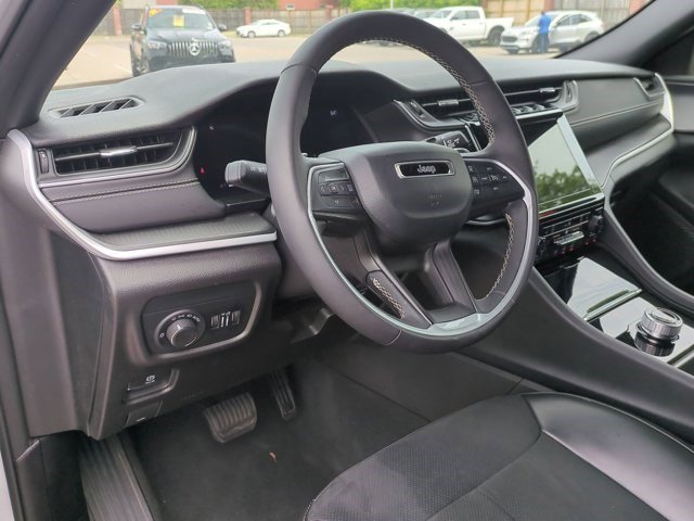 Used 2024 Jeep Grand Cherokee Altitude image 11