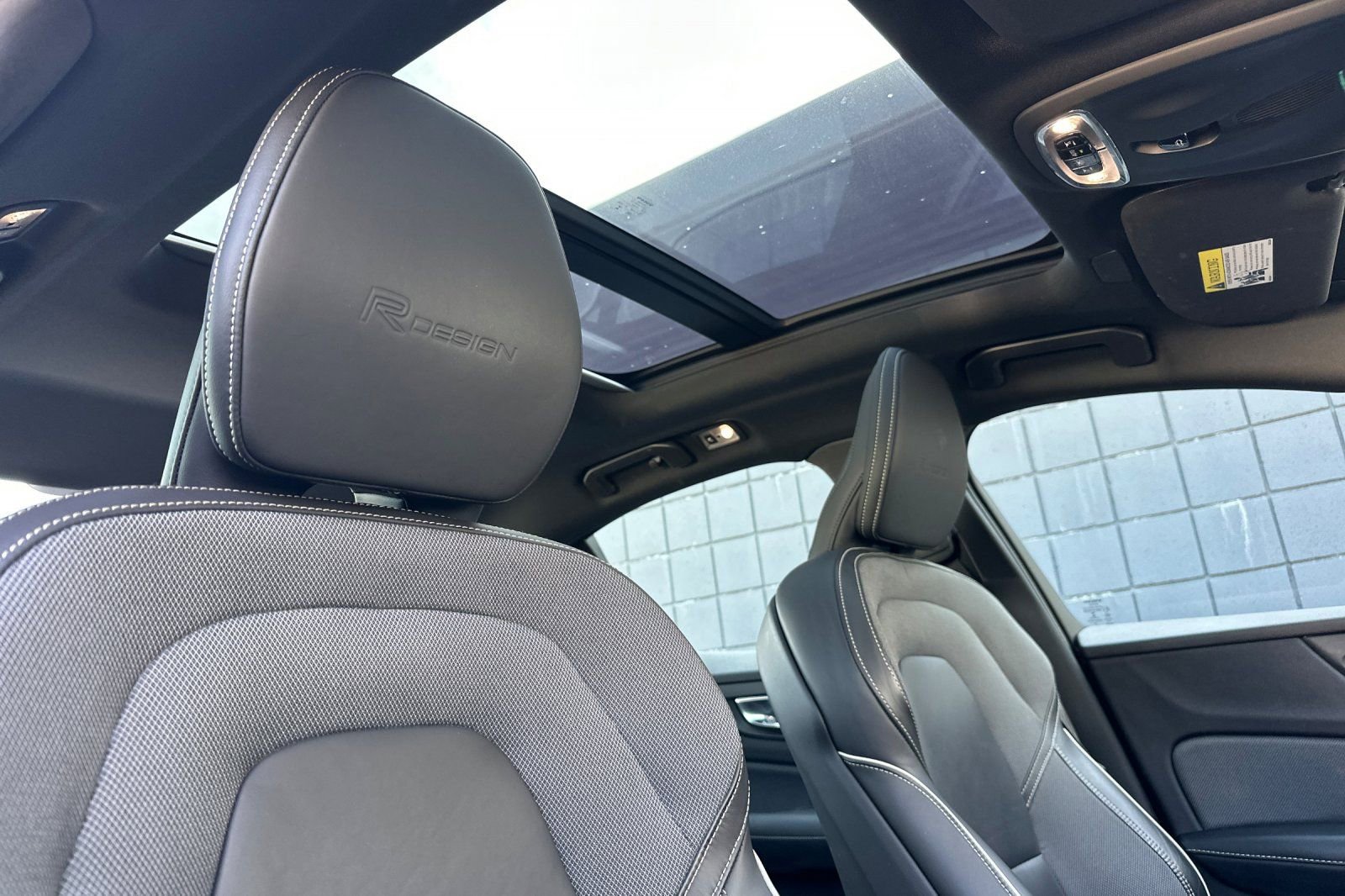 Used 2019 Volvo S60 T5 R-Design image 16