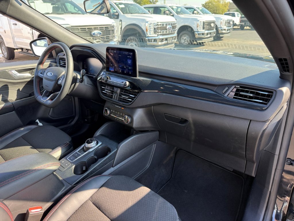 Used 2025 Ford Escape ST-Line Select AWD/4WD image 22