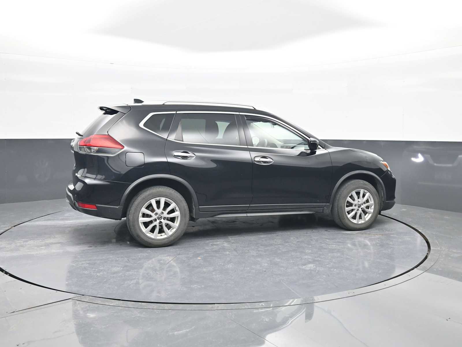 Used 2020 Nissan Rogue SV image 39