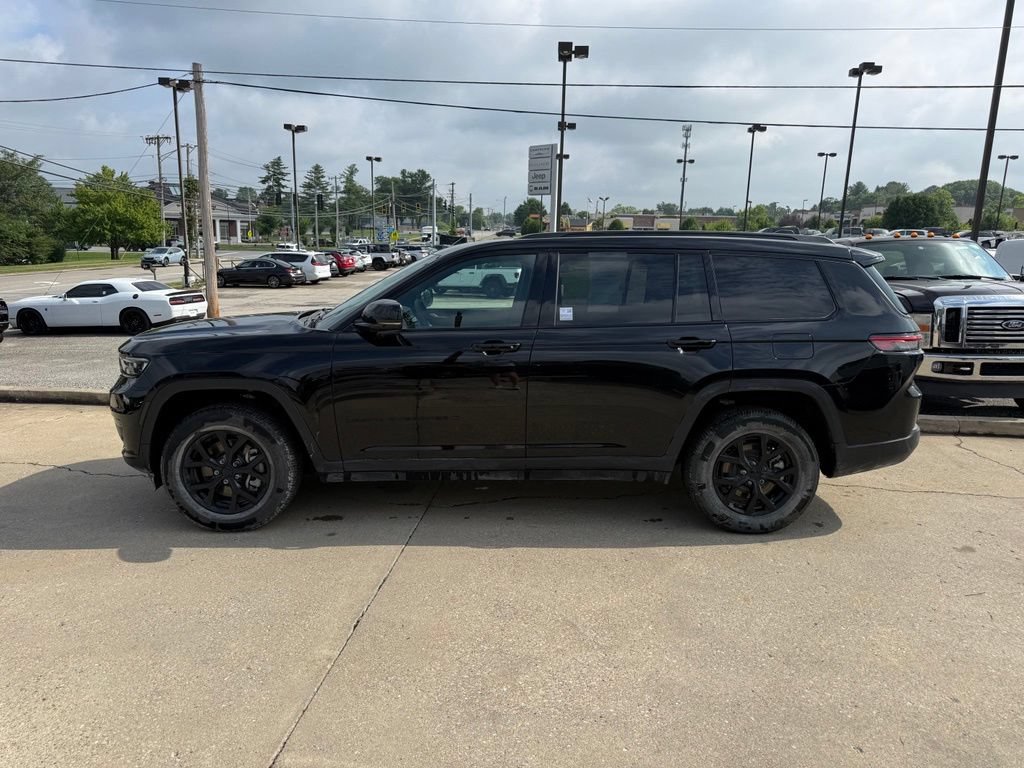 Used 2025 Jeep Grand Cherokee L Altitude AWD/4WD image 9