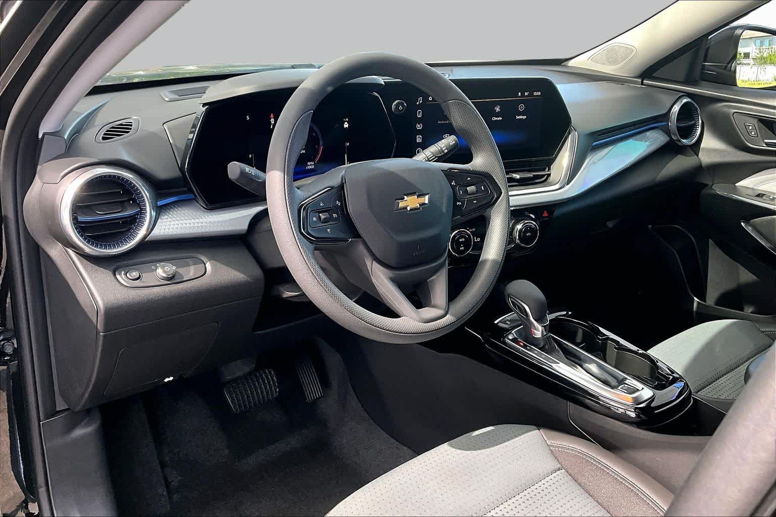 Used 2026 Chevrolet Trax LT FWD image 17