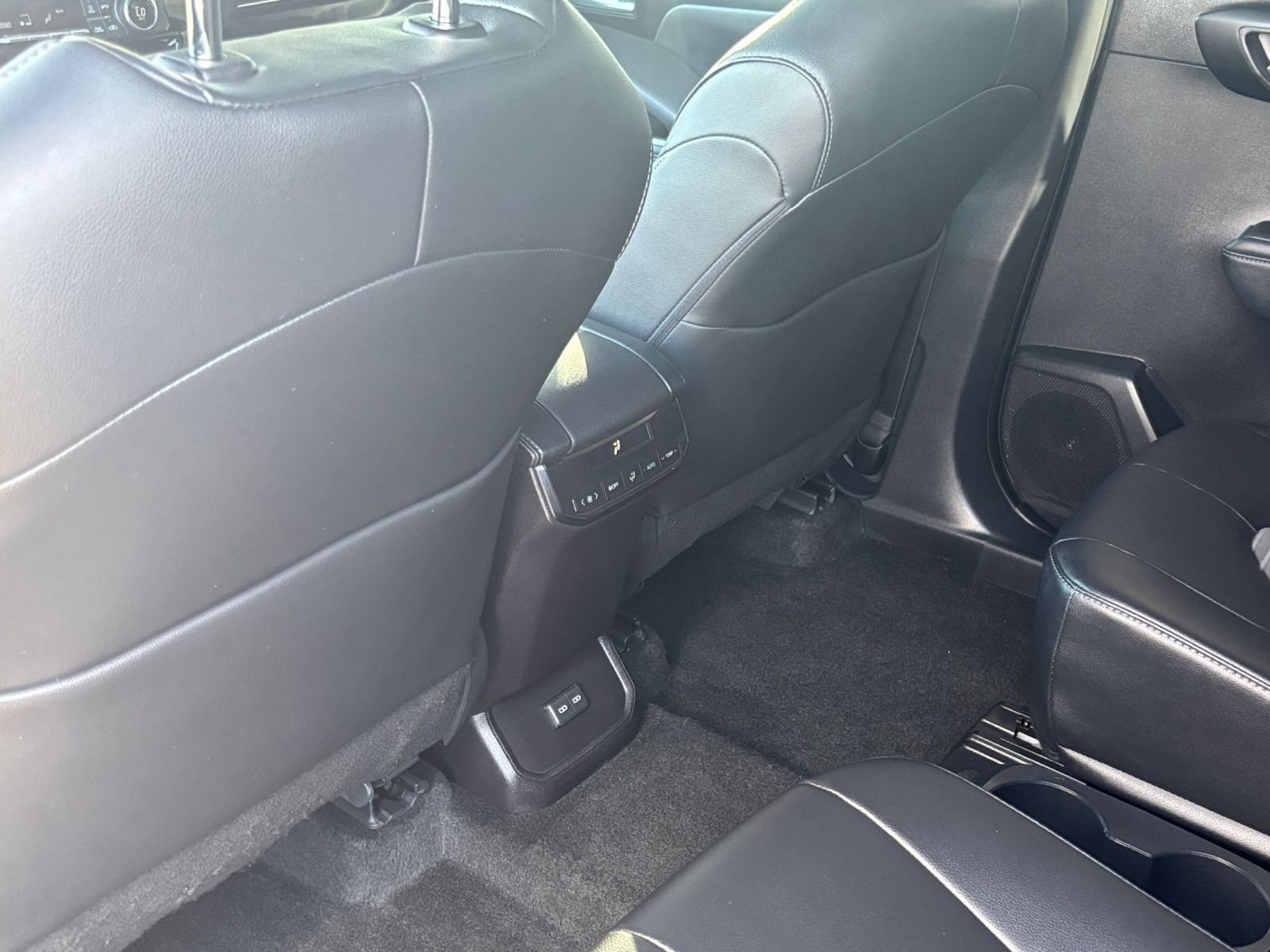 Used 2025 Toyota Highlander XSE AWD/4WD image 25