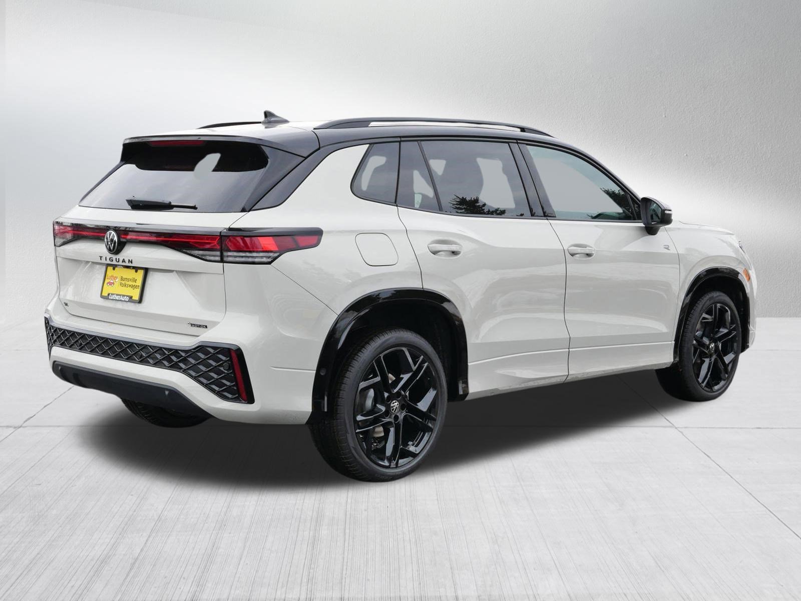 New 2026 Volkswagen Tiguan SE R-Line image 4