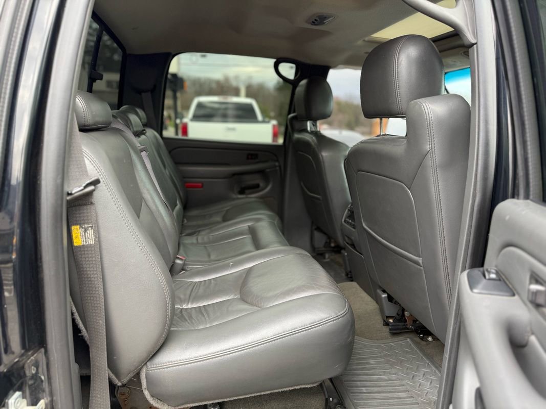 Used 2006 GMC Sierra 2500 SLT w/ Heavy-Duty Power Package image 11