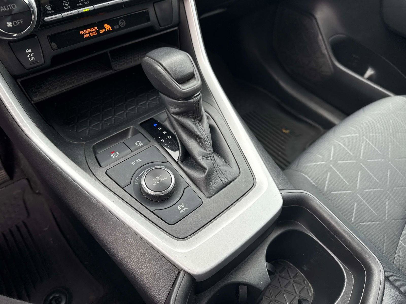 Used 2021 Toyota RAV4 XLE image 28