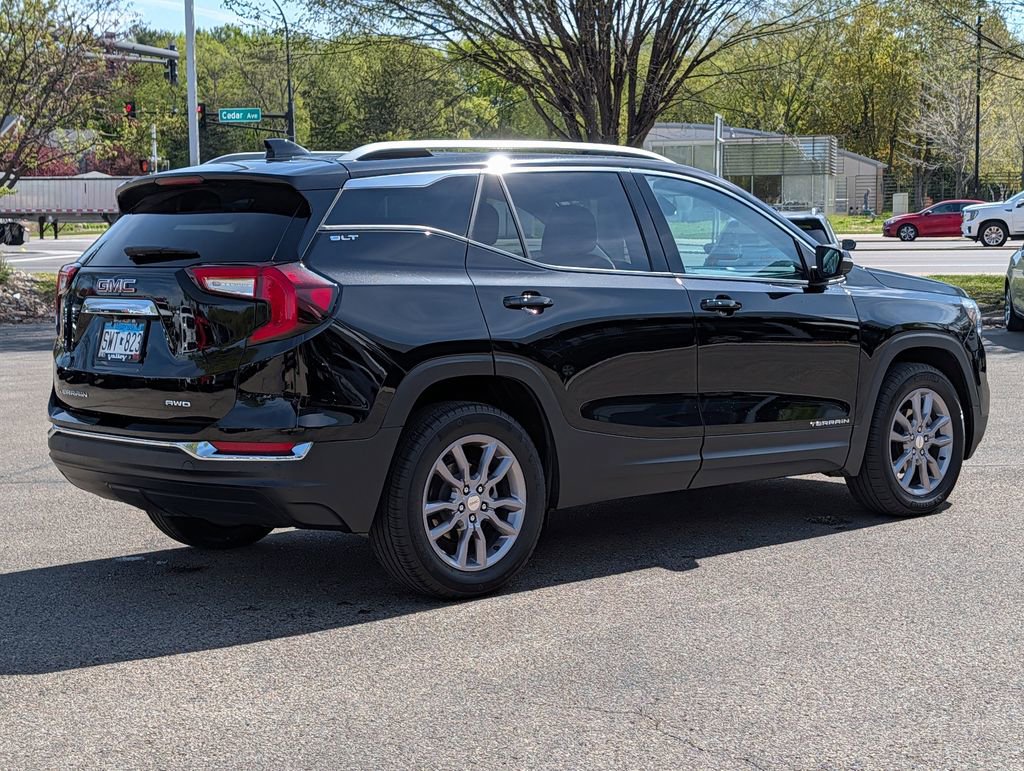 Used 2024 GMC Terrain SLT w/ Infotainment Package II AWD/4WD image 14