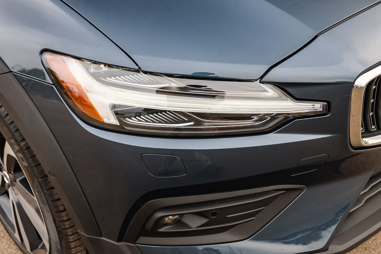 New 2026 Volvo V60 B5 Cross Country Plus w/ Climate Package image 15