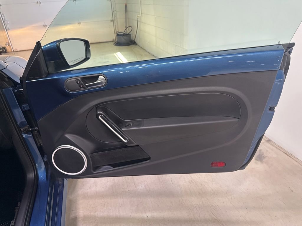 Used 2017 Volkswagen Beetle 1.8T SE FWD image 31
