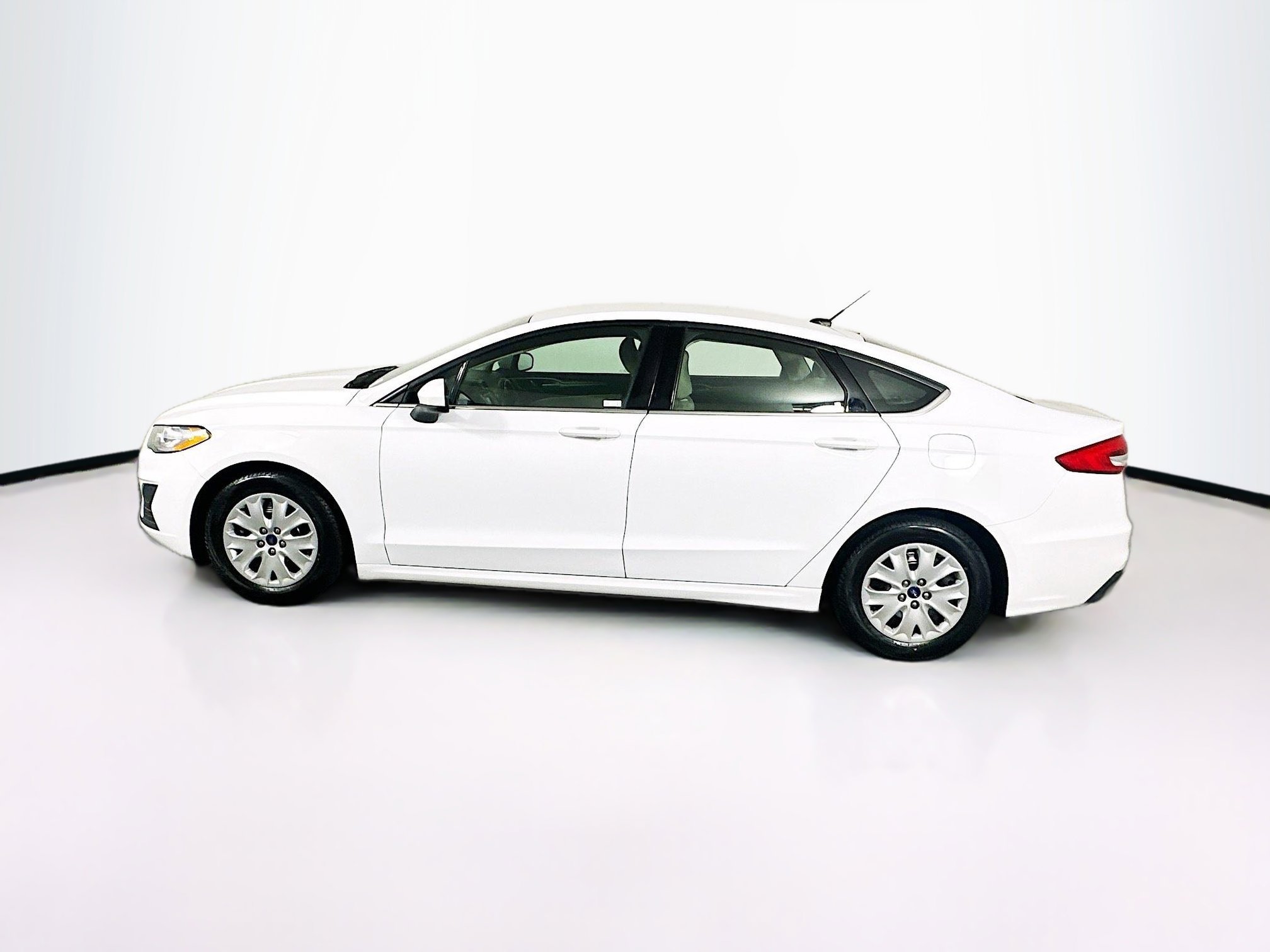 Used 2019 Ford Fusion S image 4