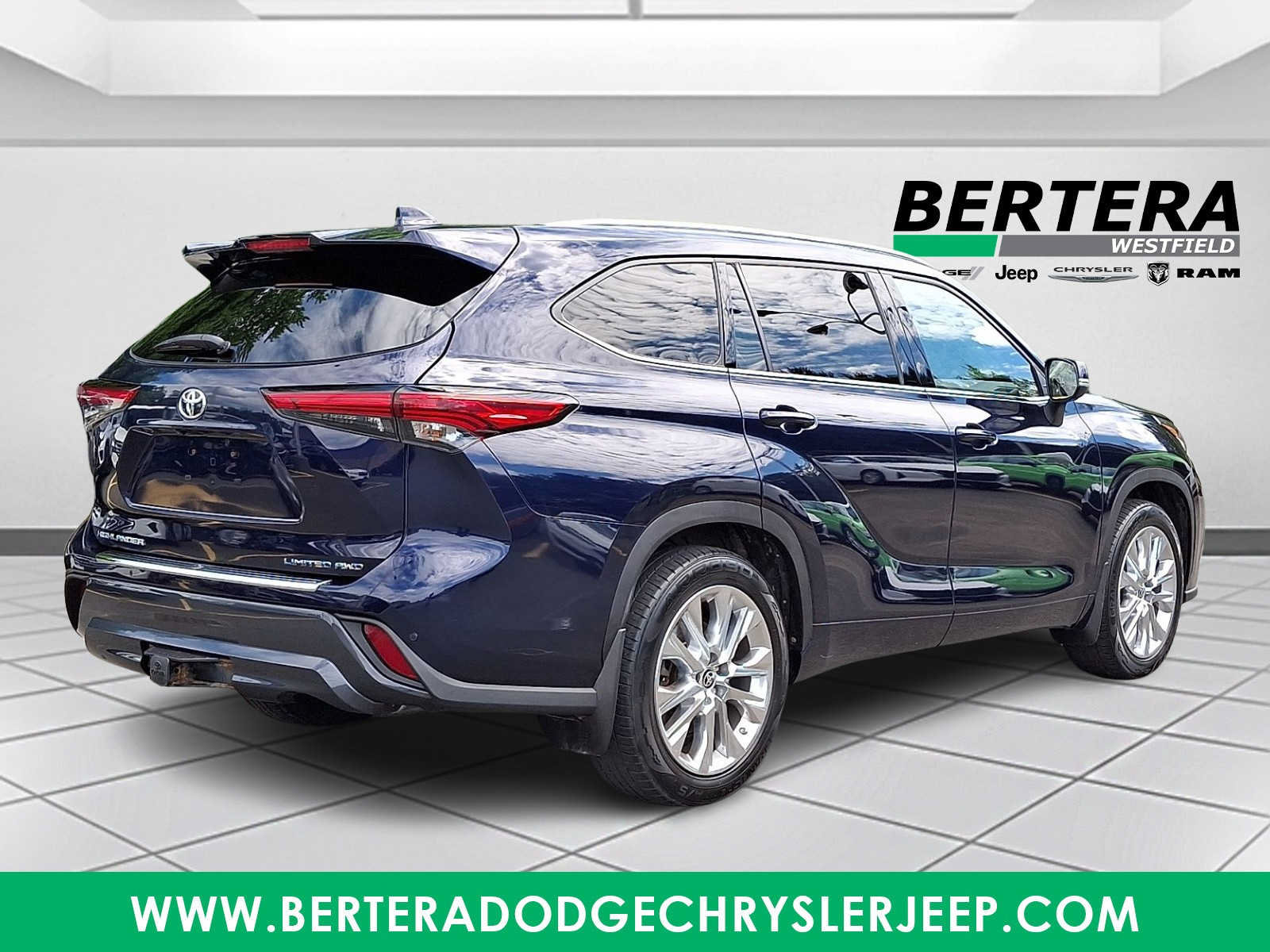 Used 2021 Toyota Highlander Limited AWD/4WD image 6