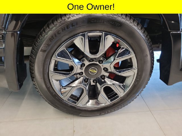 Used 2025 Chevrolet Express 2500 Extended w/ Driver Convenience Package RWD image 4