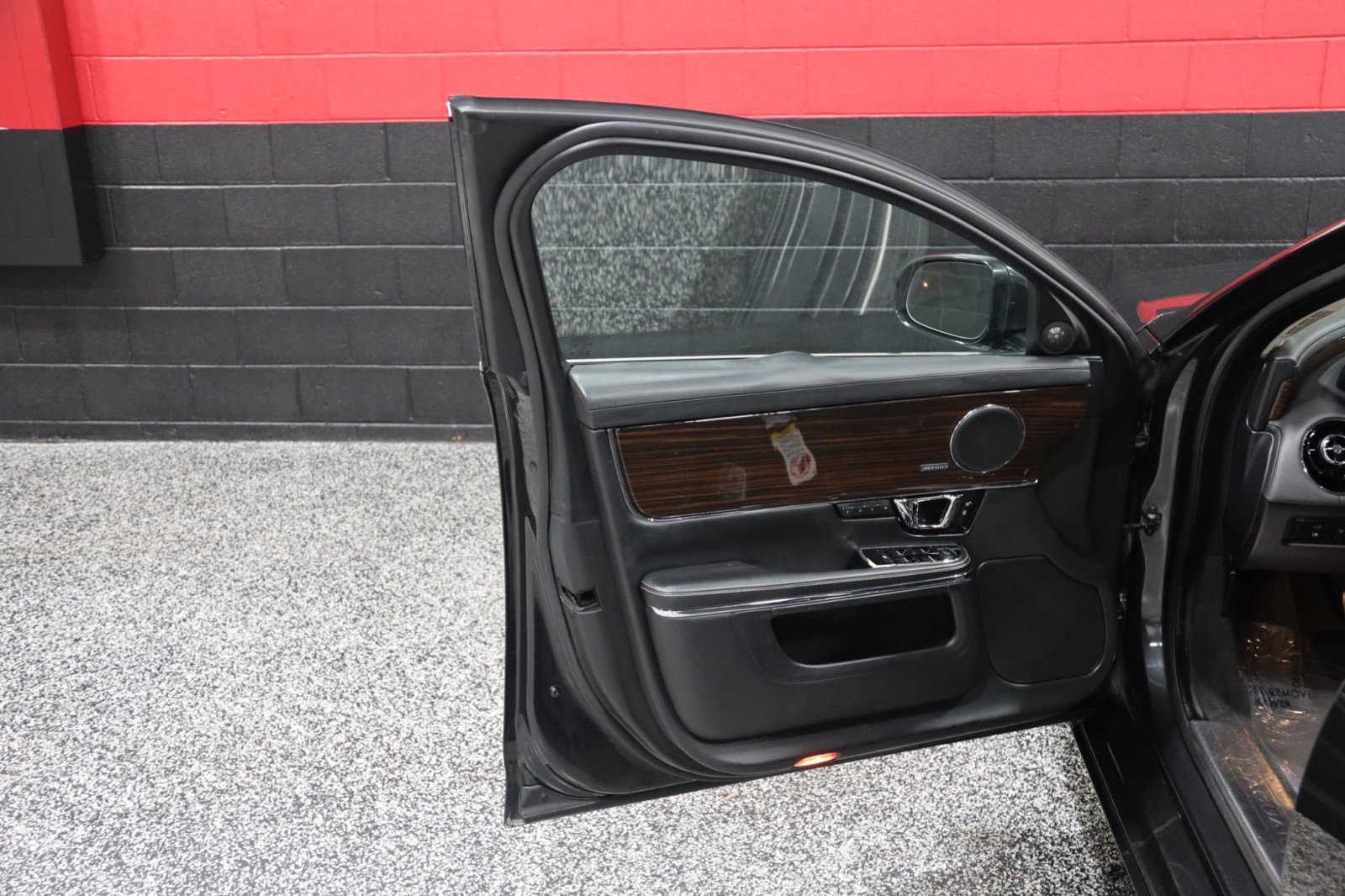 Used 2014 Jaguar XJ L Portfolio image 33