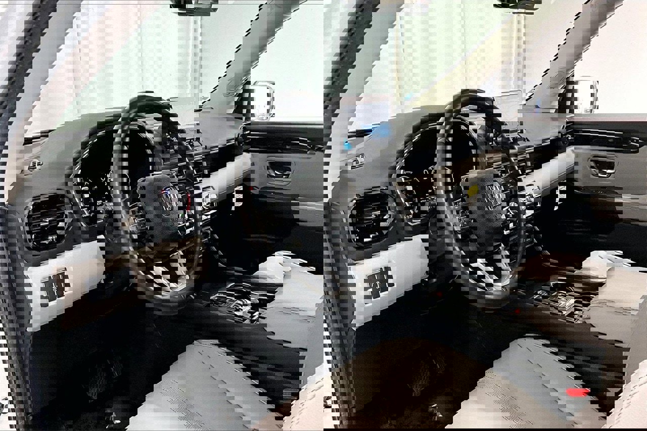 Used 2024 Honda Pilot Touring image 14