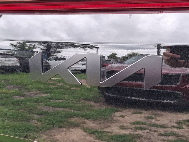 Certified 2027 Kia Carnival SX w/ Dark Edition Package FWD image 30