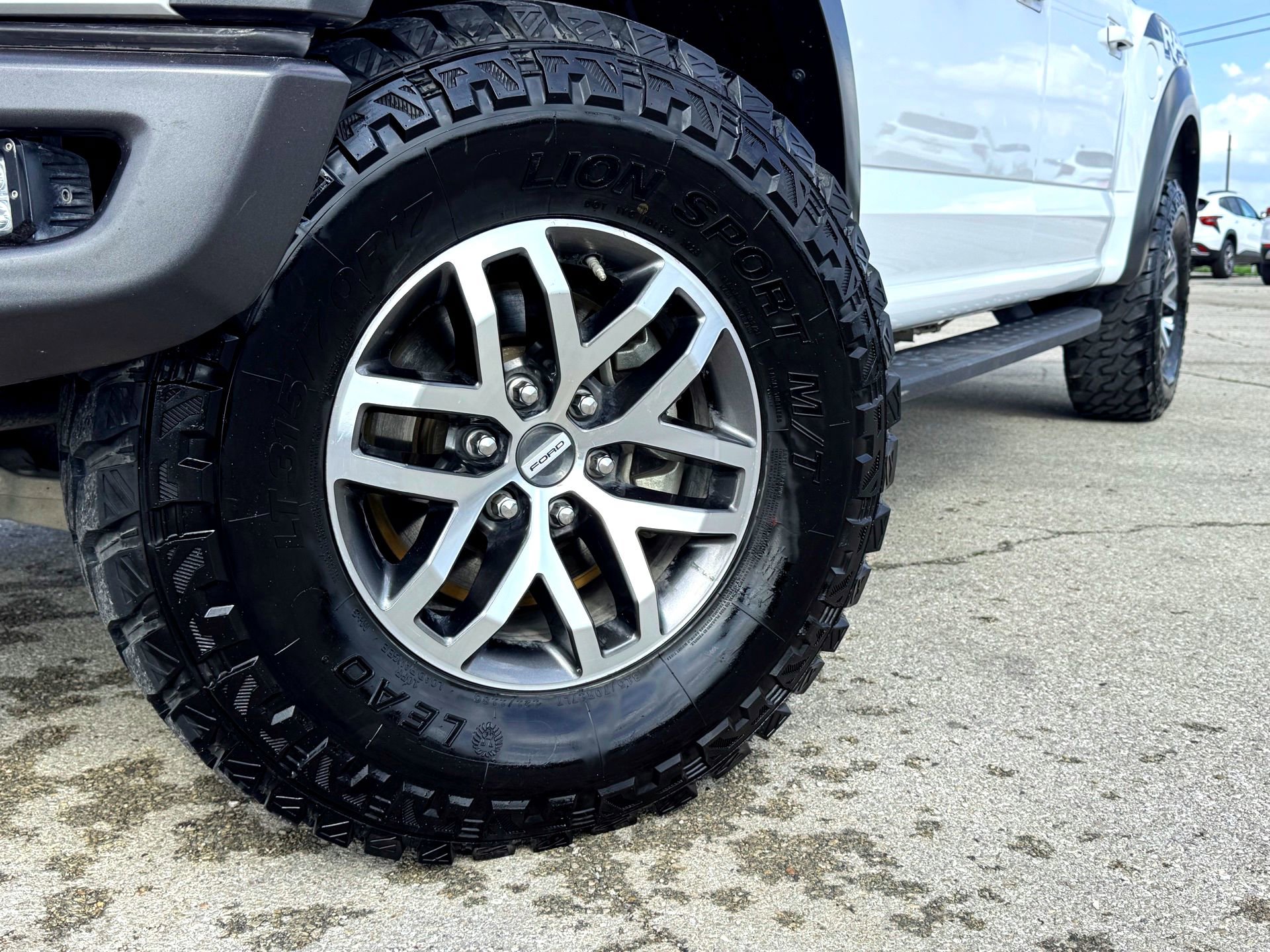 Used 2017 Ford F150 Raptor w/ Equipment Group 802A Luxury image 2