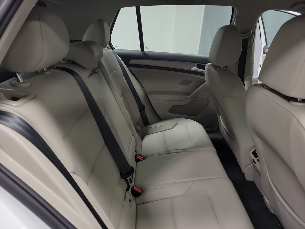 Used 2015 Volkswagen Golf S FWD image 21