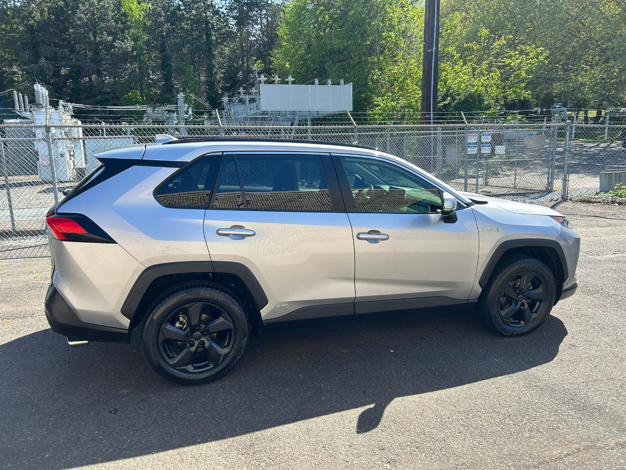 Used 2021 Toyota RAV4 XLE Premium AWD/4WD image 4