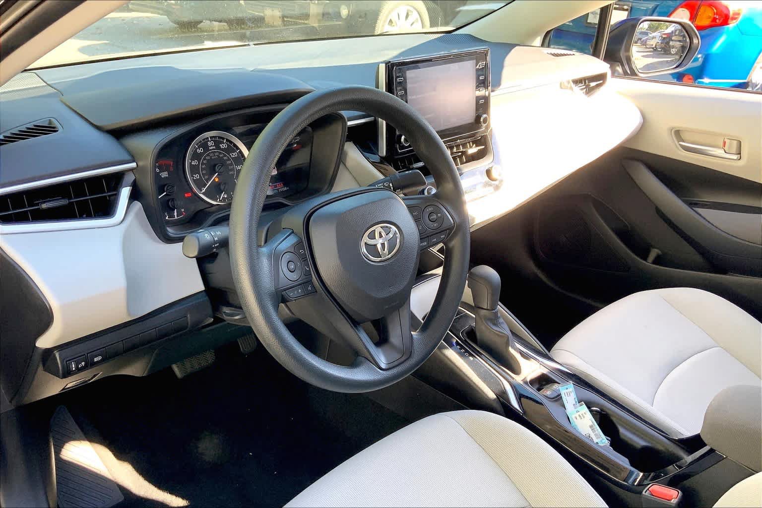 Used 2020 Toyota Corolla LE FWD image 17