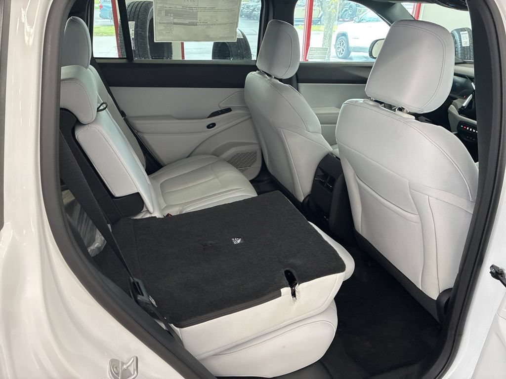 New 2026 Jeep Cherokee Laredo AWD/4WD image 17