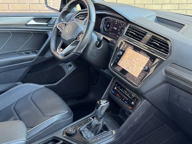 Used 2022 Volkswagen Tiguan SEL R-Line AWD/4WD image 12