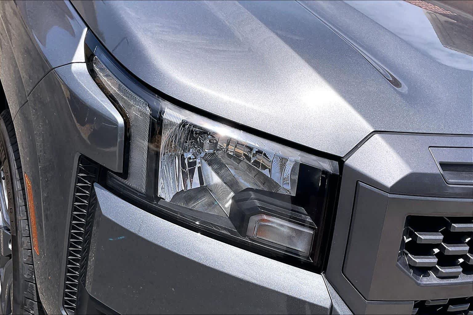 Used 2025 Nissan Frontier SV RWD image 27