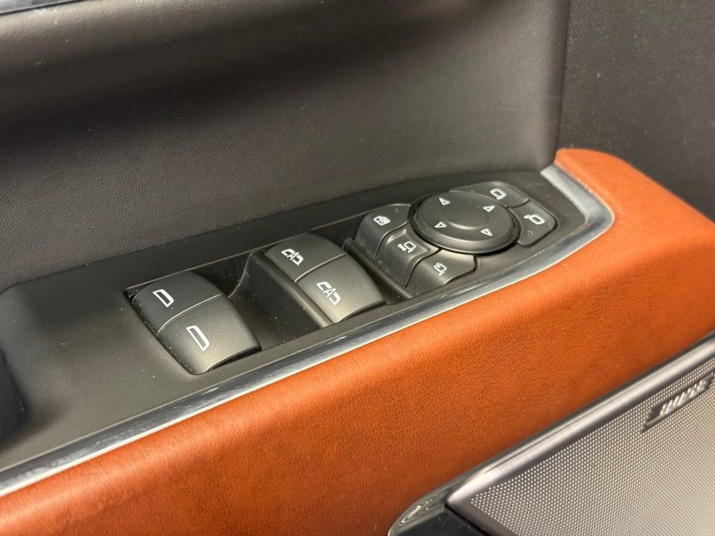 Used 2024 GMC Sierra 2500 Denali Ultimate AWD/4WD image 11