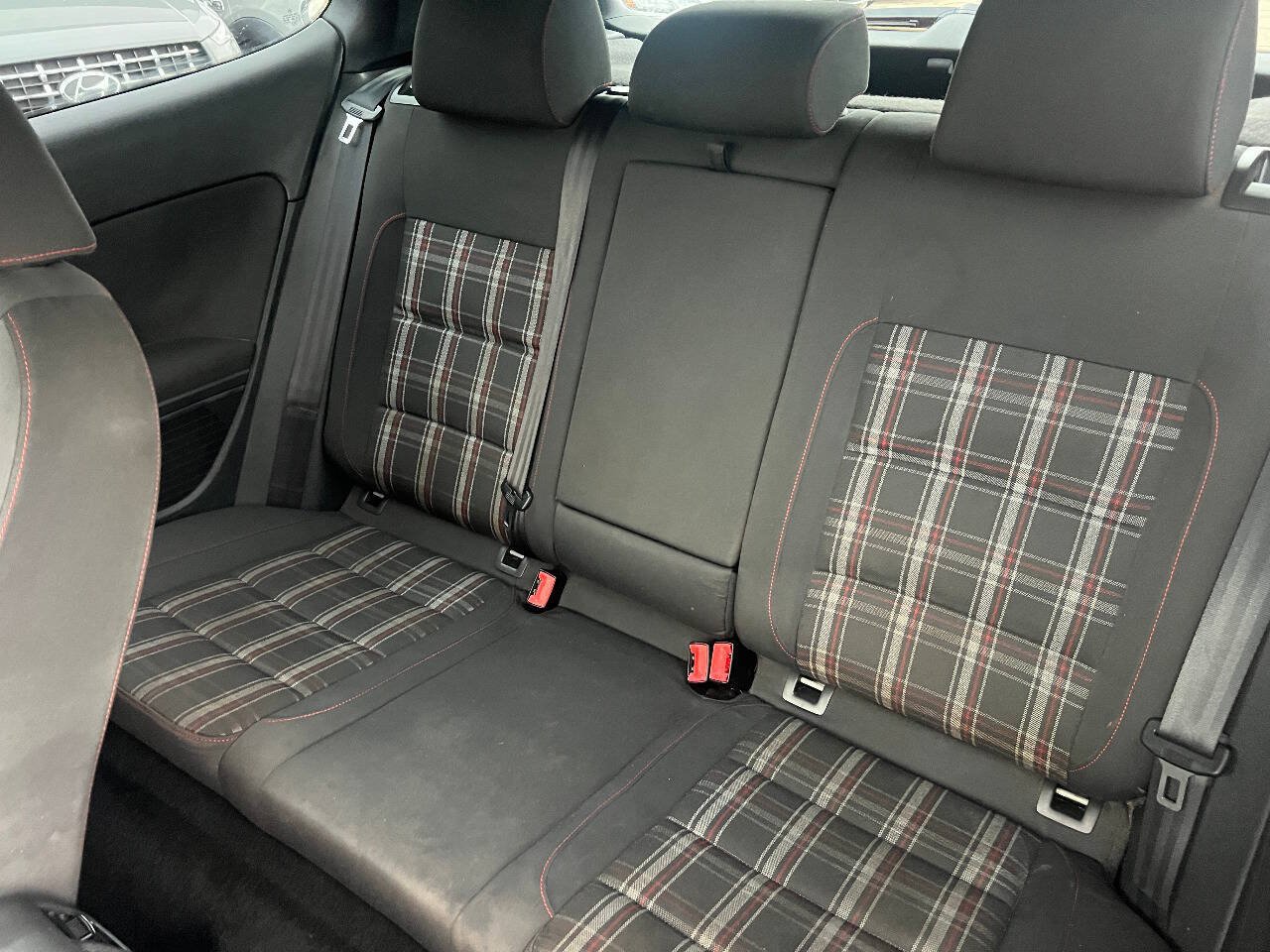 Used 2012 Volkswagen Golf 2-Door FWD image 19