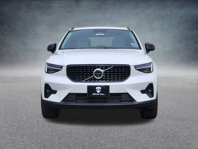 New 2026 Volvo XC40 B5 Plus w/ Protection Package Premier AWD/4WD image 2