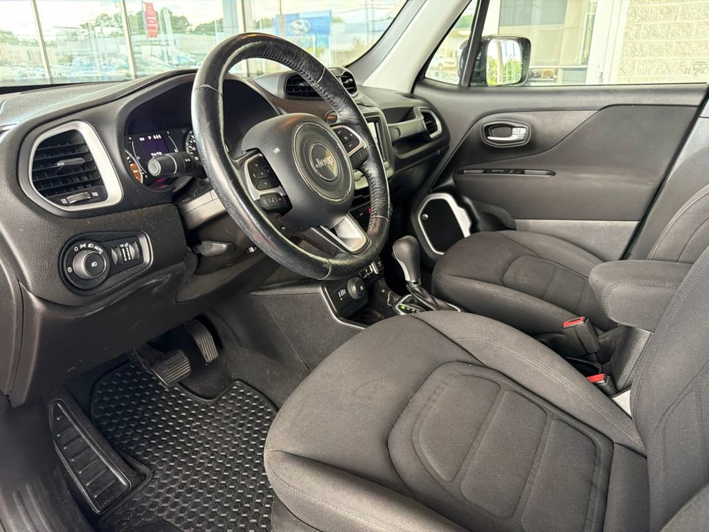 Used 2019 Jeep Renegade Latitude w/ Cold Weather Group AWD/4WD image 24