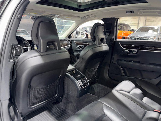 Used 2018 Volvo S90 T5 Momentum w/ Convenience Package image 12