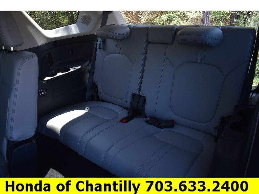 Used 2025 Honda Pilot Touring image 32