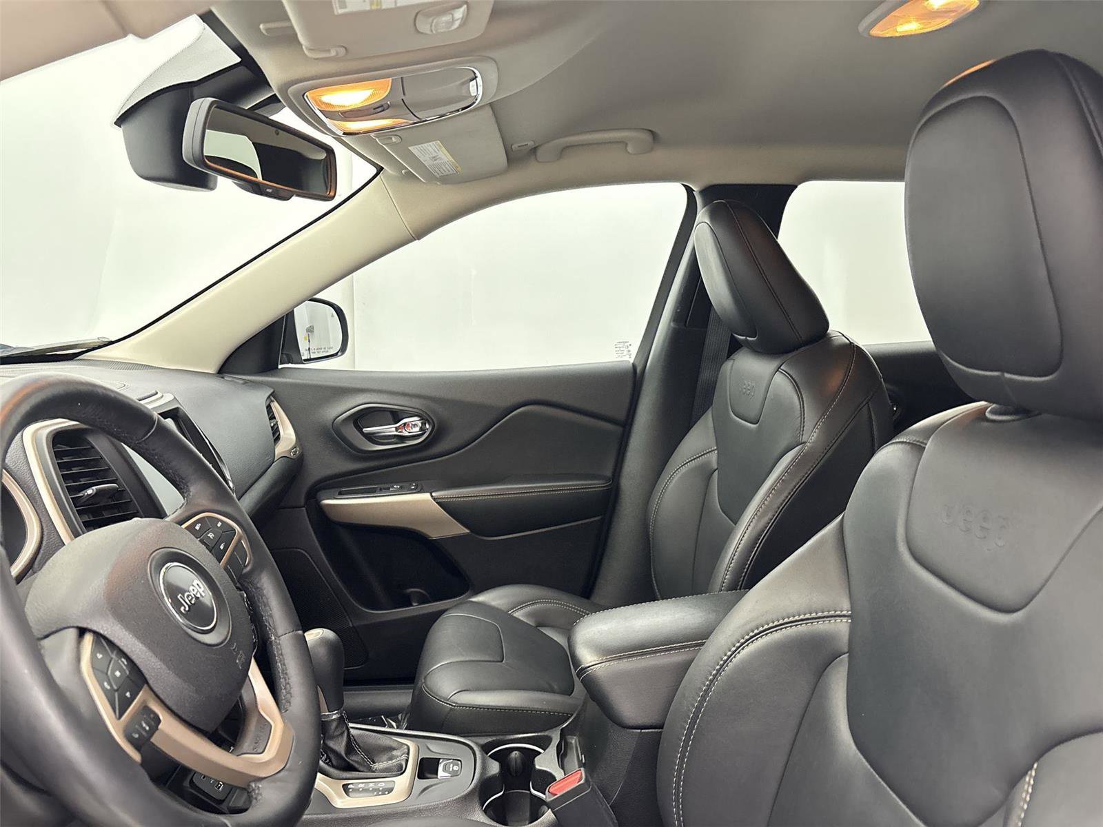 Used 2018 Jeep Cherokee Limited image 24