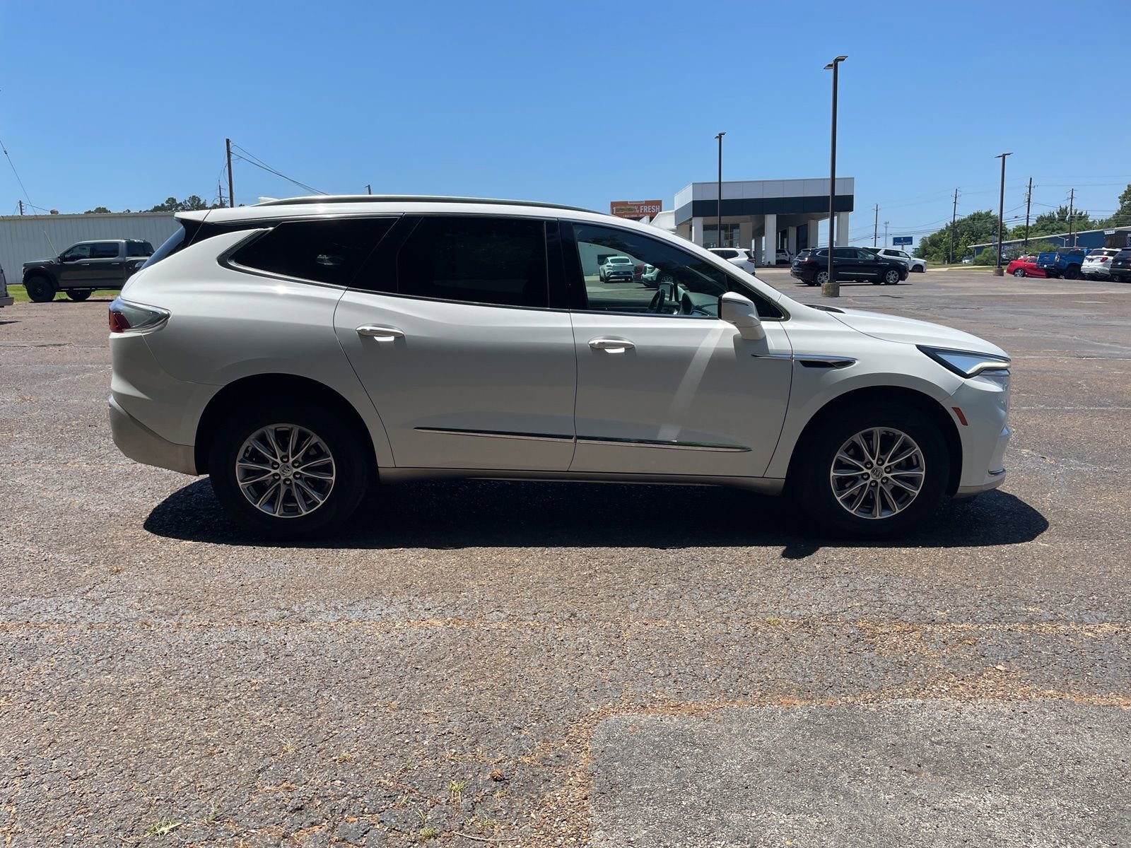 Used 2024 Buick Enclave Premium AWD/4WD image 6