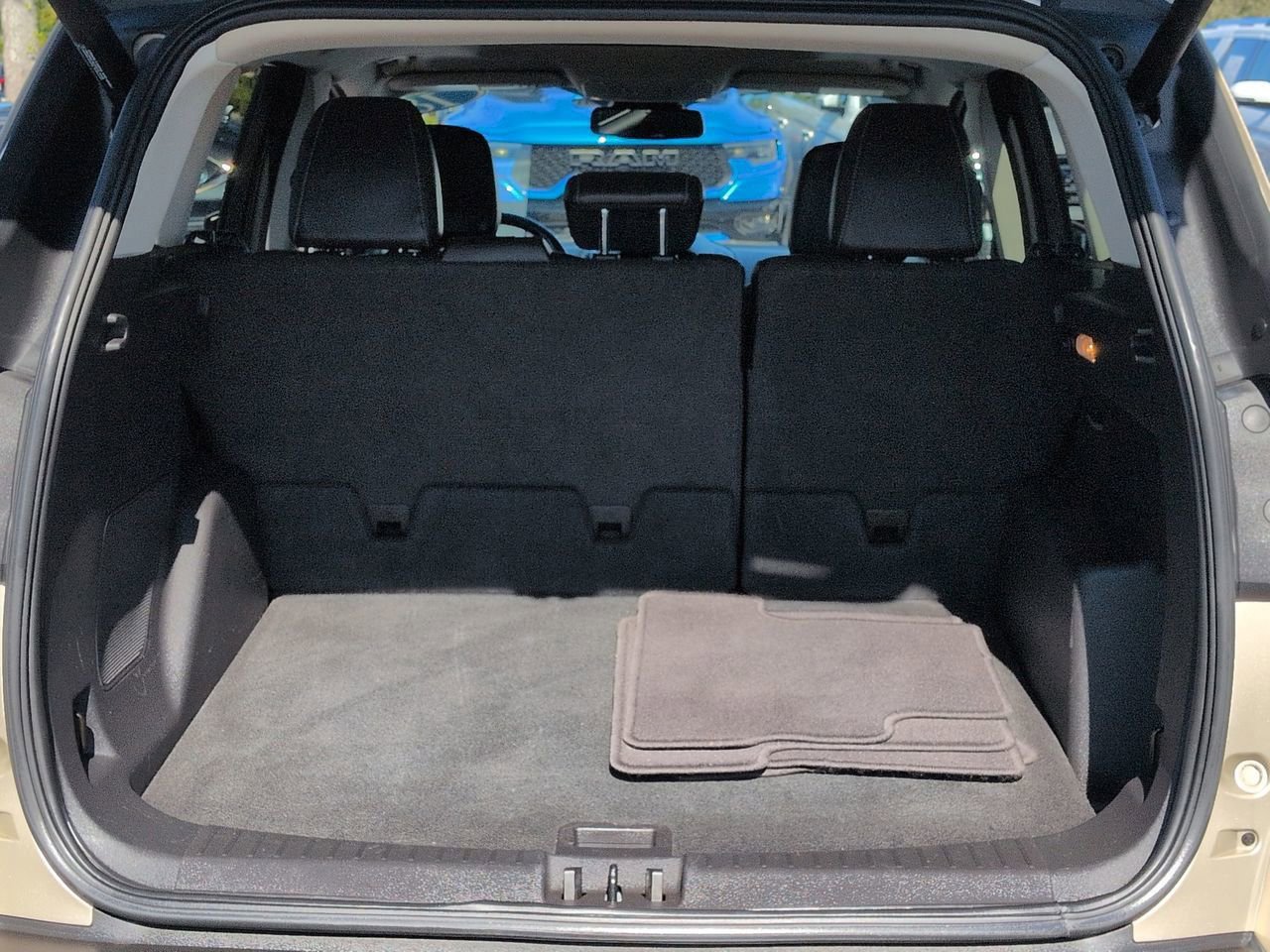 Used 2018 Ford Escape Titanium w/ Ford Safe & Smart Package AWD/4WD image 12