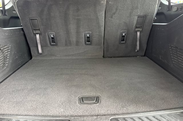 Used 2024 GMC Yukon XL SLT RWD image 17