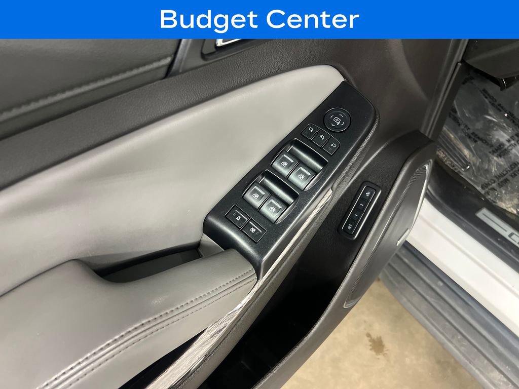 Used 2015 Chevrolet Suburban LT w/ Luxury Package AWD/4WD image 16