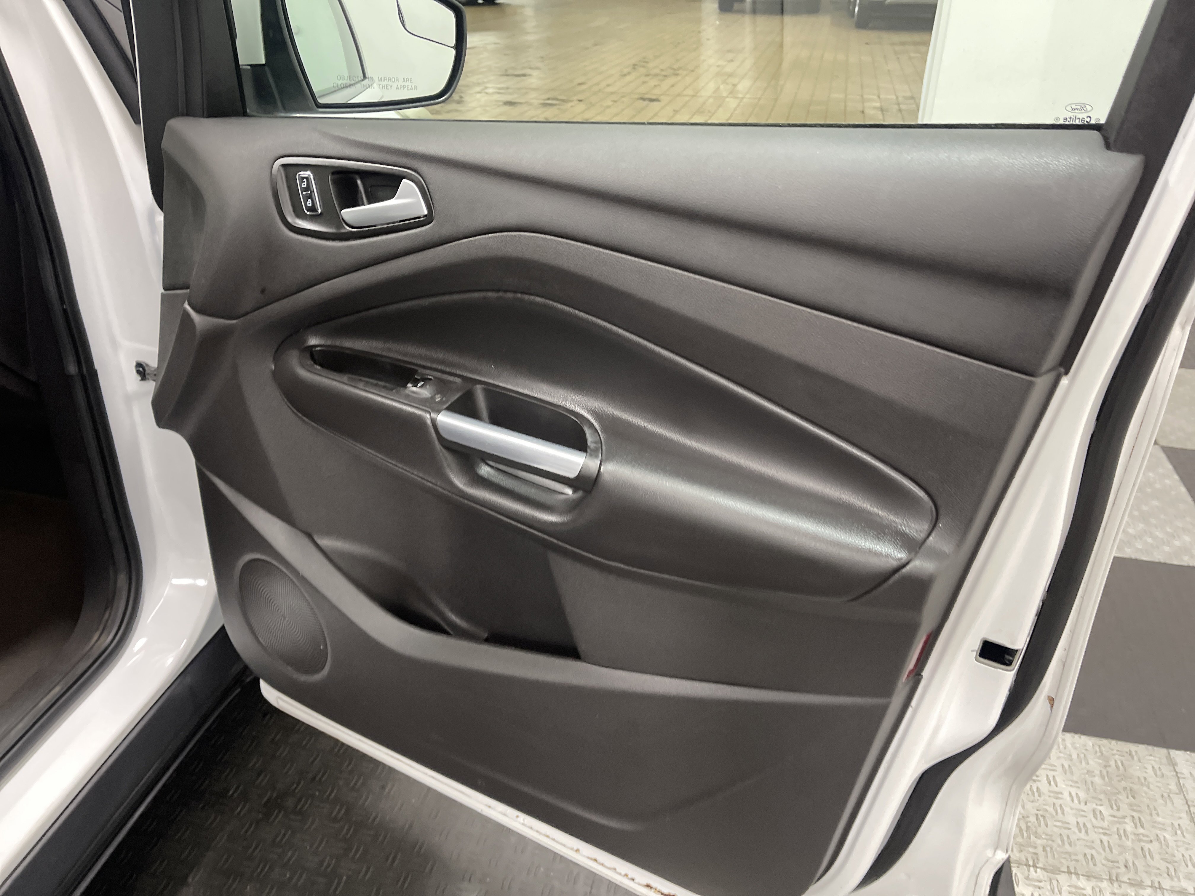 Used 2015 Ford Escape SE image 33