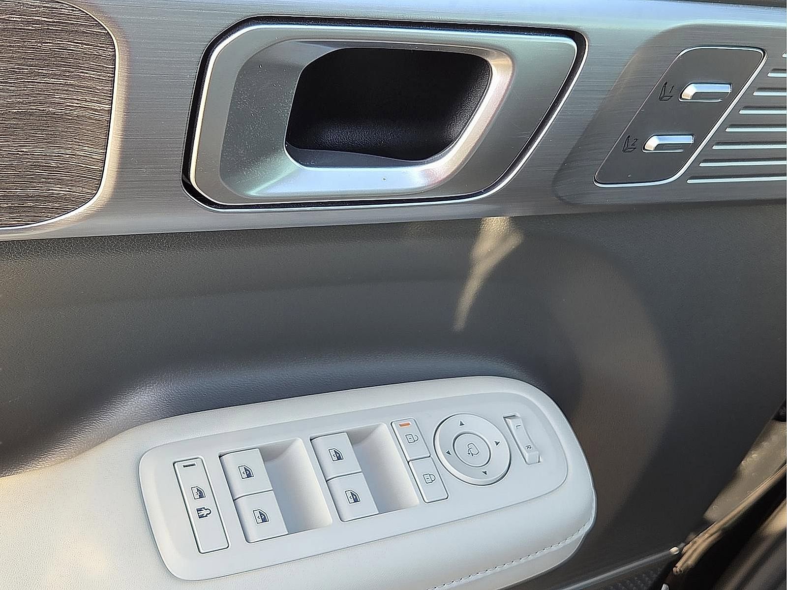 Used 2024 Hyundai Santa Fe Calligraphy image 13