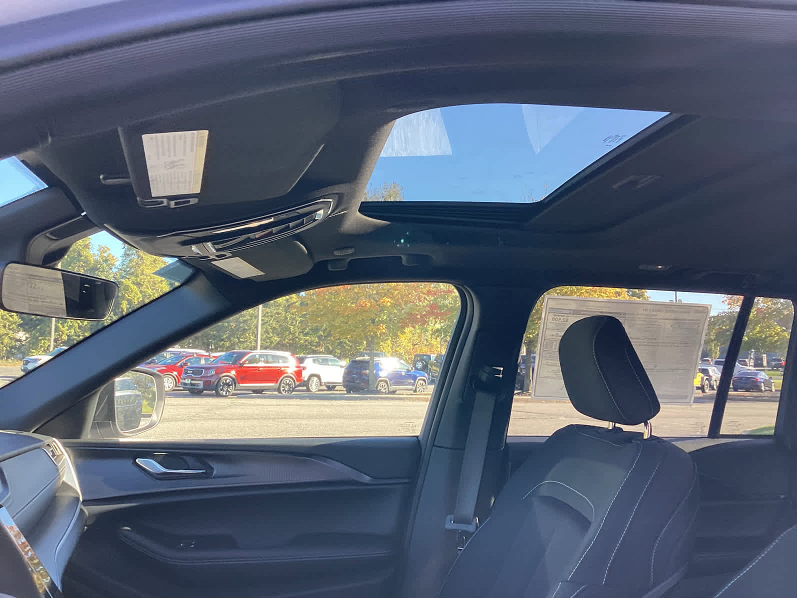 New 2025 Jeep Grand Cherokee Laredo X w/ Luxury Tech Group I image 14