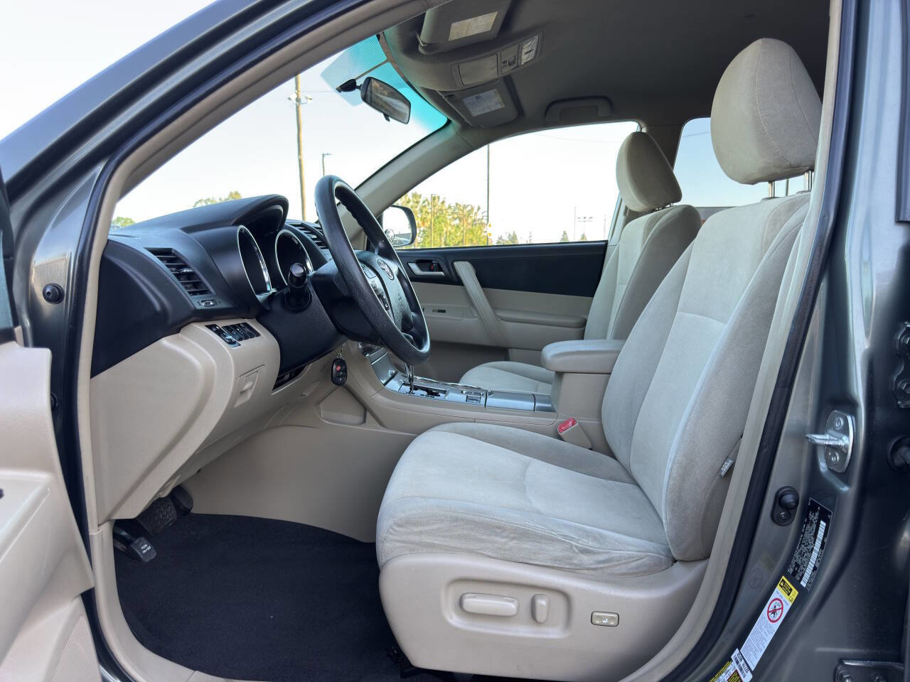 Used 2012 Toyota Highlander 4WD w/ Tech Pkg image 9