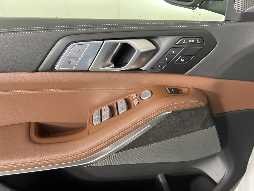 Used 2026 BMW X7 xDrive40i w/ Premium Package image 17