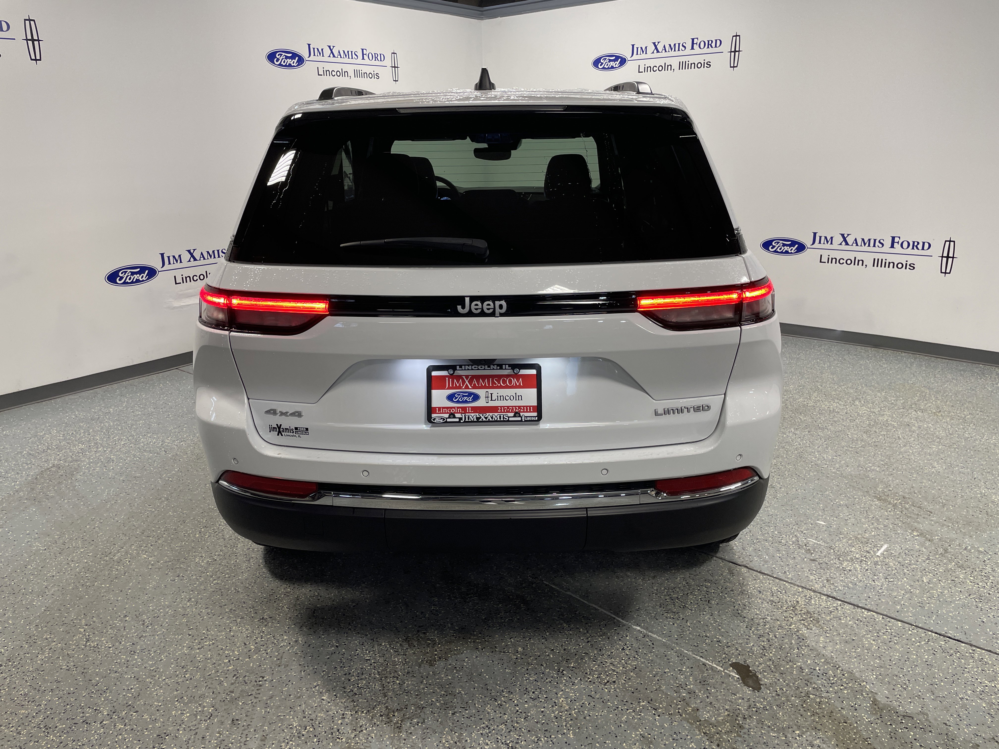 Used 2024 Jeep Grand Cherokee Limited image 5