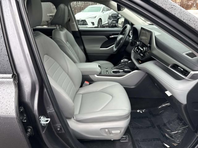 Used 2024 Toyota Highlander XLE image 9