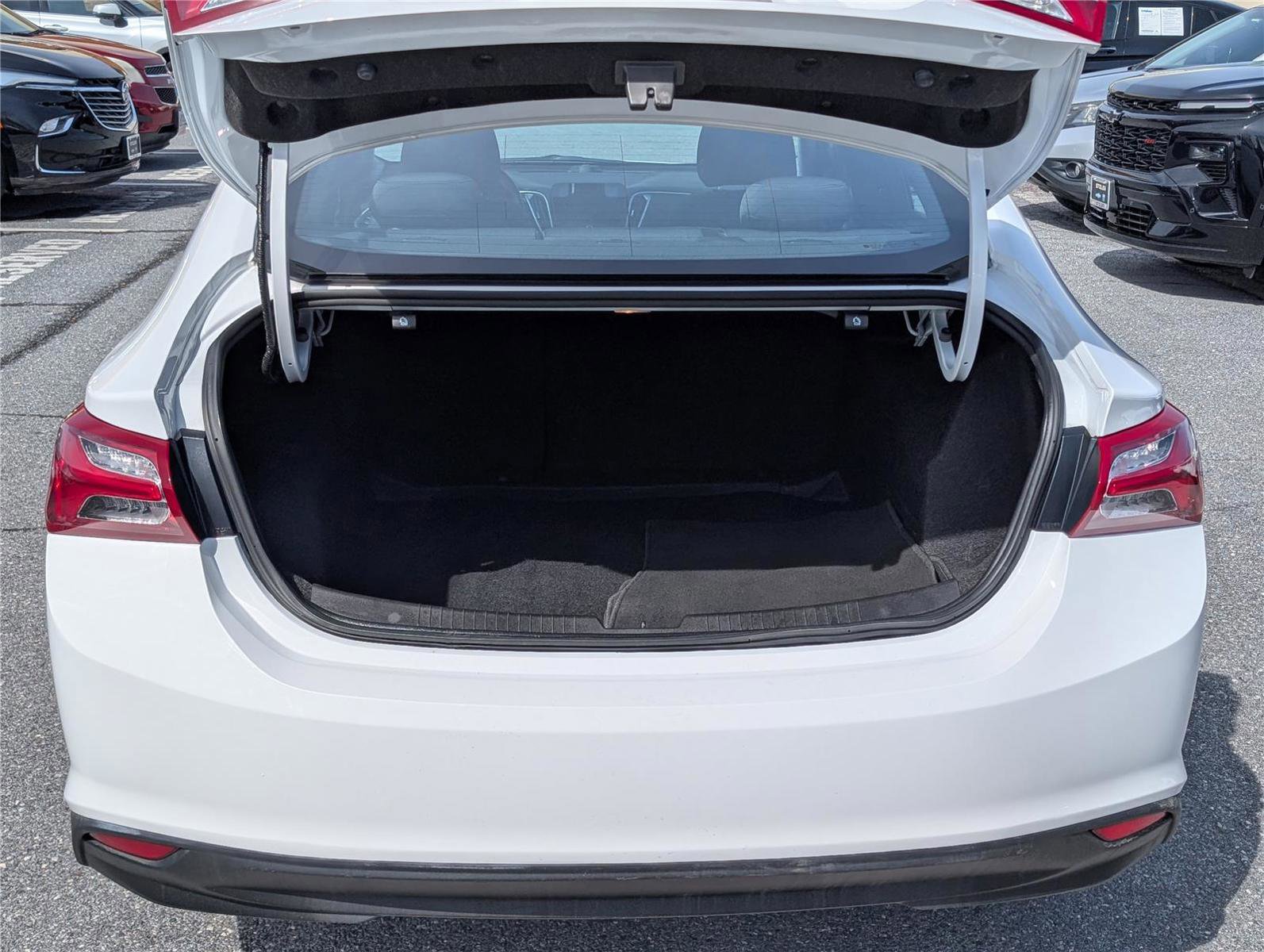 Used 2022 Chevrolet Malibu LT image 14