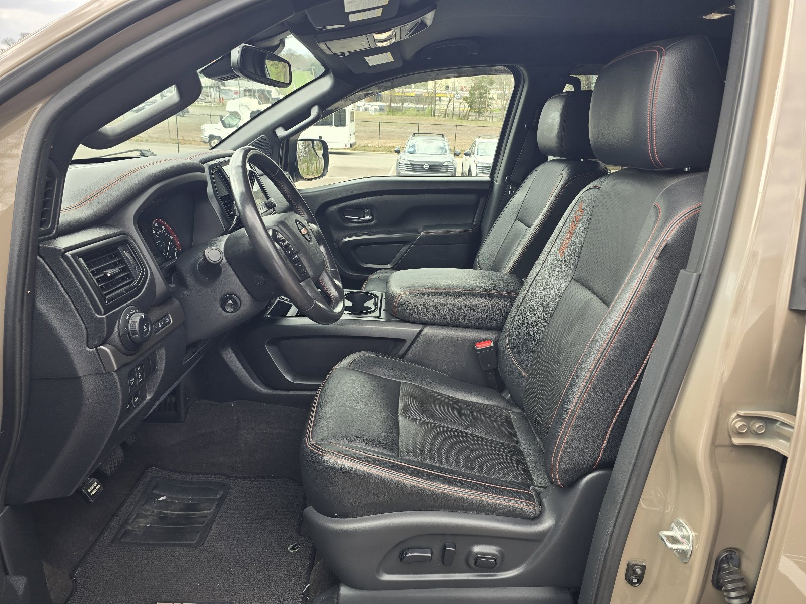 Used 2021 Nissan Titan PRO-4X w/ Pro-4x Convenience Package image 13