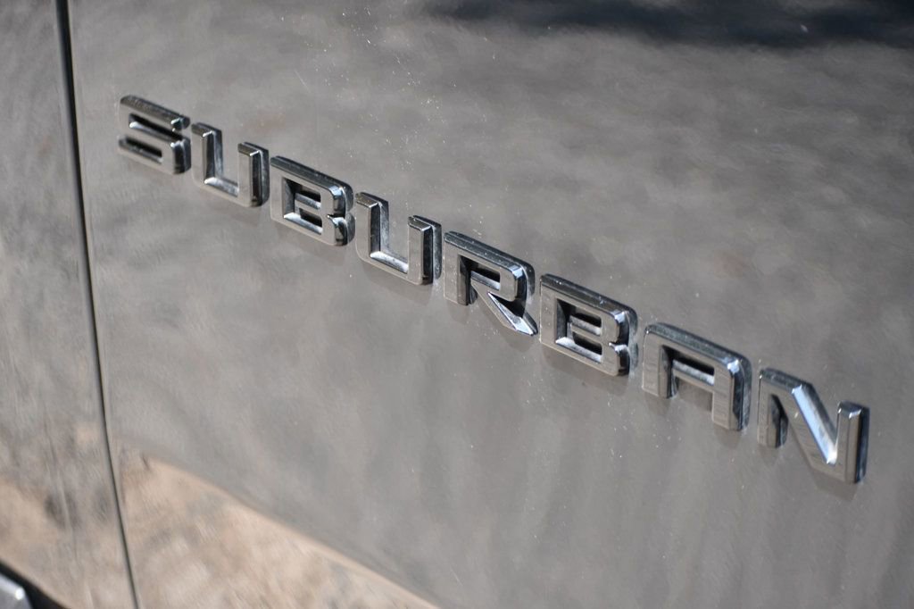 Used 2022 Chevrolet Suburban RST w/ Sport Performance Package image 21