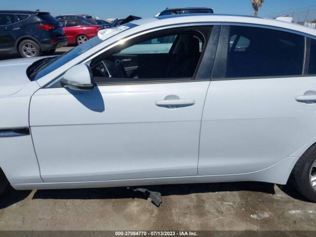Used 2017 Jaguar XE Premium RWD image 18