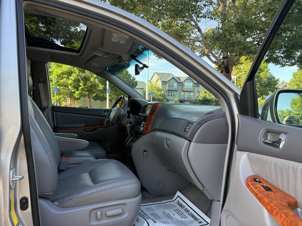 Used 2008 Toyota Sienna XLE AWD/4WD image 16